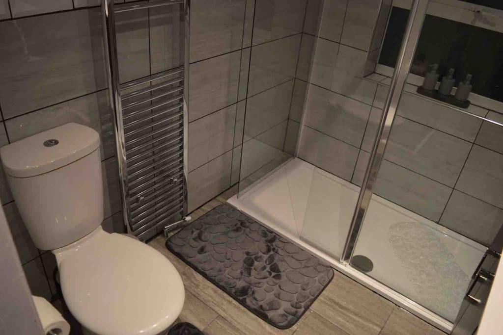 Unique 4 Bed House In Derby Perfect For Contractors And Families别墅 外观 照片